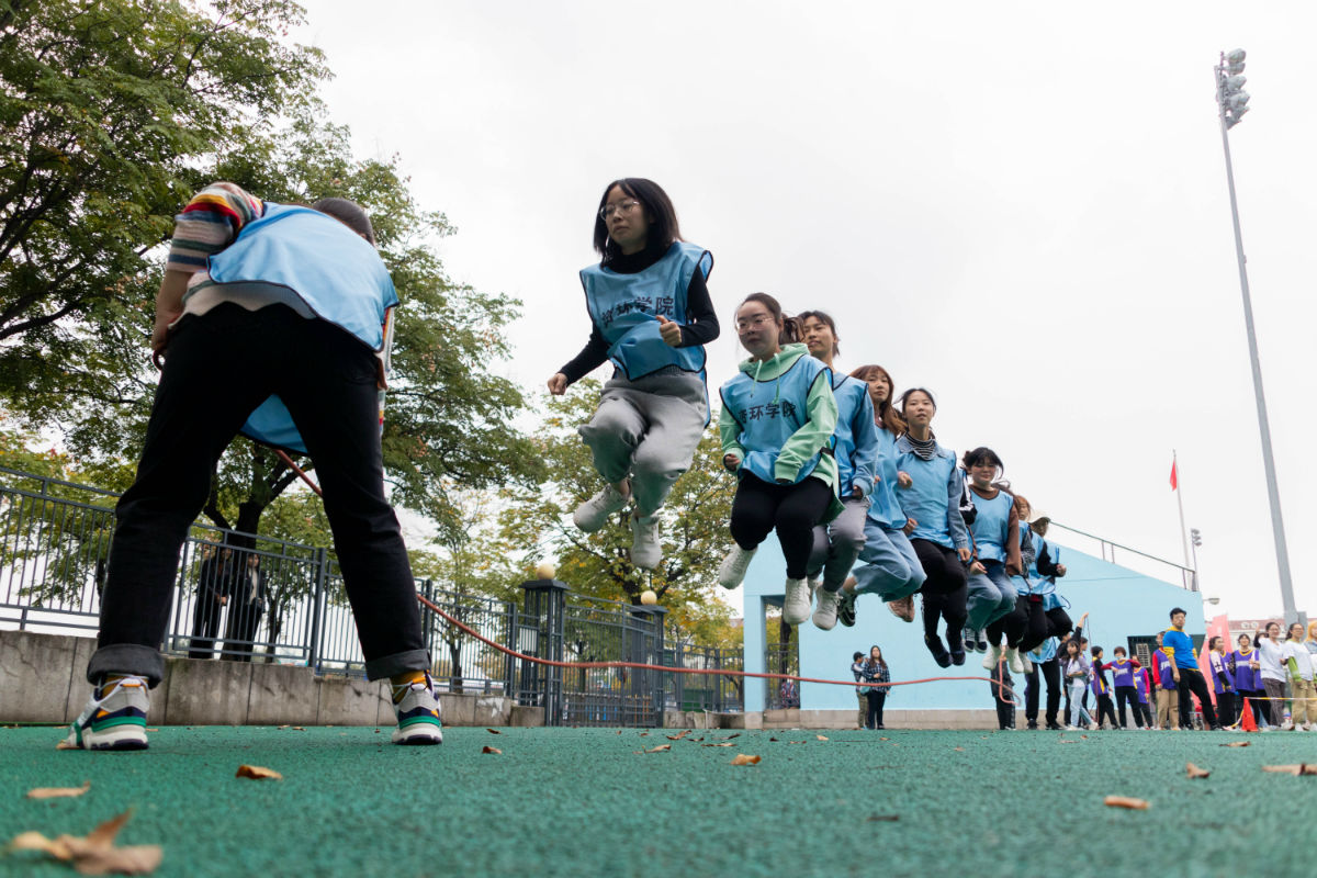 资环公司师生“大河之舞”比赛（学通社记者 周丹丹 摄）